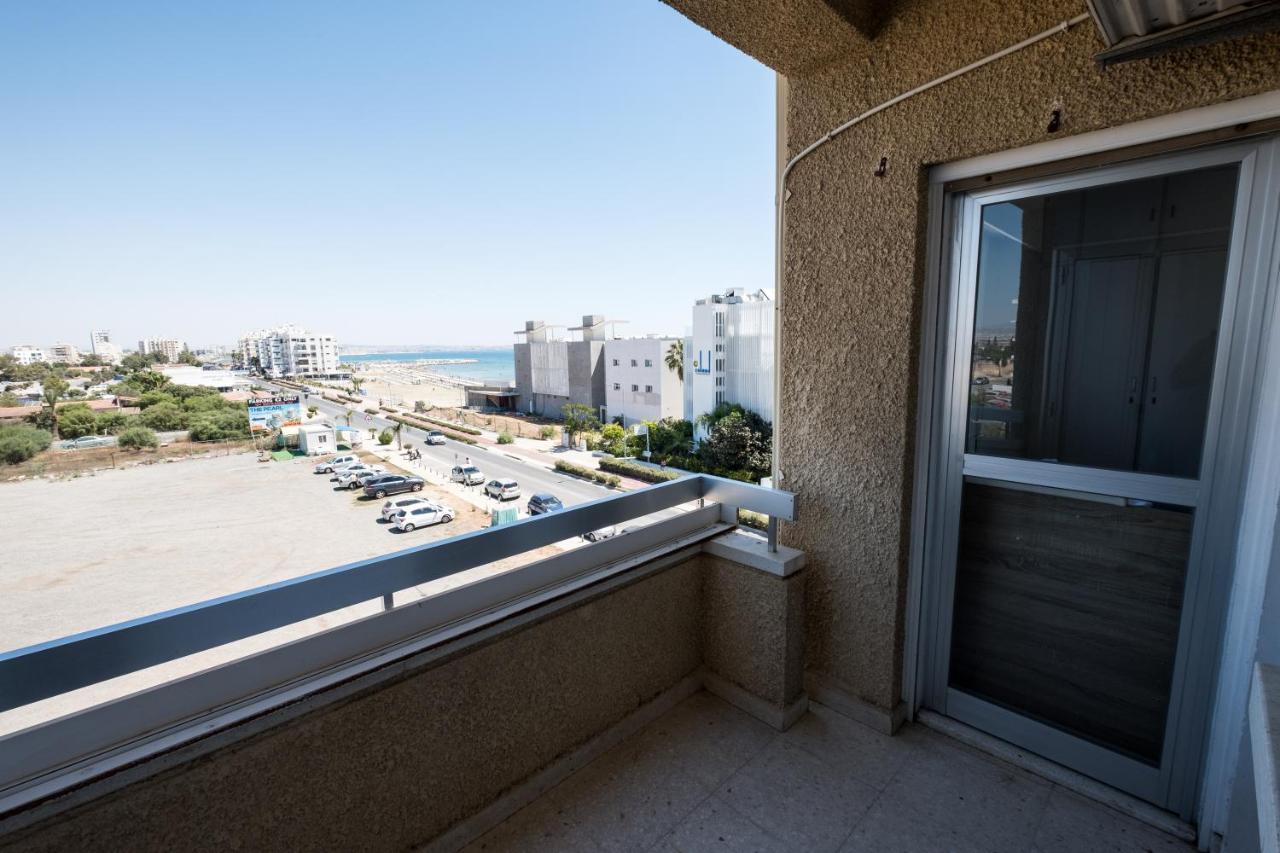 Apollon Sea View Beachfront Ap 302 라르나카 외부 사진