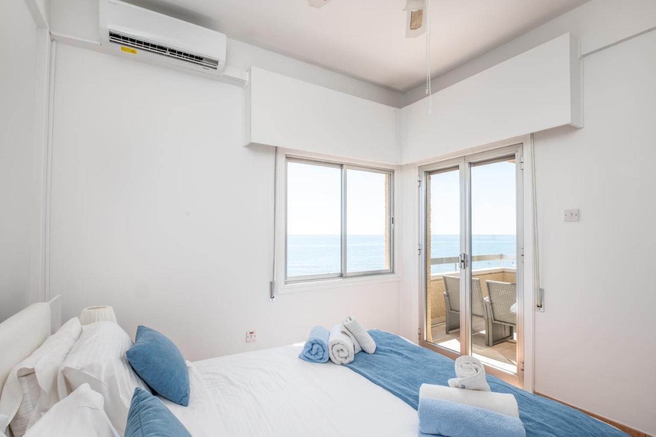 Apollon Sea View Beachfront Ap 302 라르나카 외부 사진