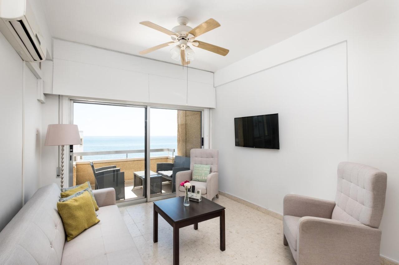 Apollon Sea View Beachfront Ap 302 라르나카 외부 사진