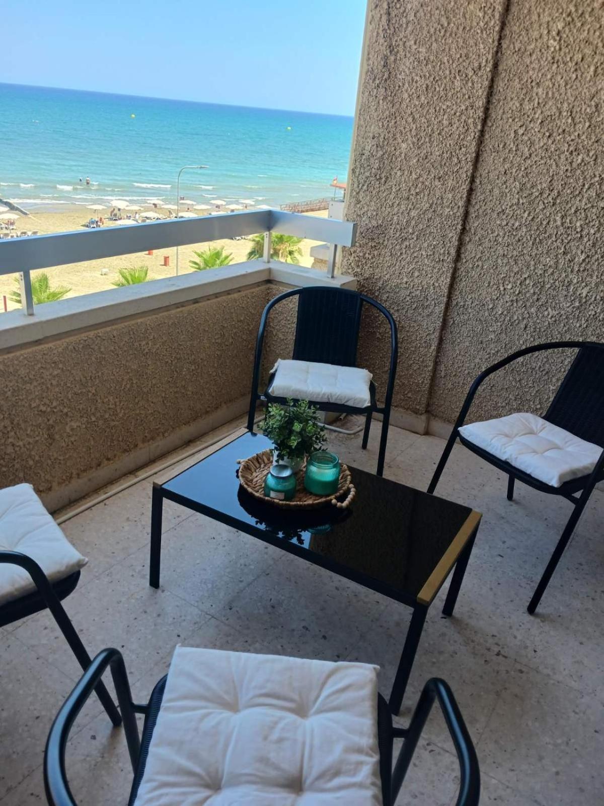 Apollon Sea View Beachfront Ap 302 라르나카 외부 사진